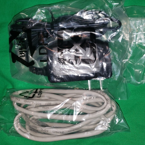 Arris Surfboard SB6183 Cable Modem with Charger and Ethernet Cord - Picture 7 of 7